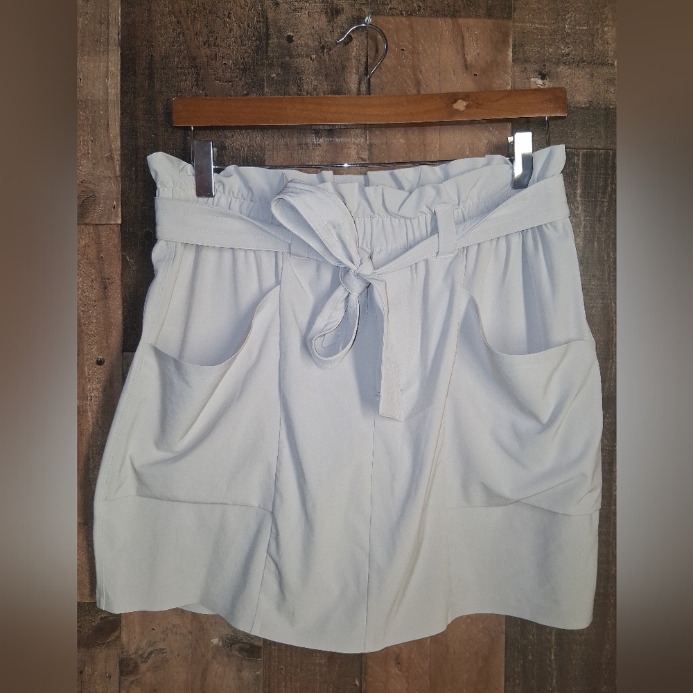 Athleta Skyline Belted Skort Size 6 Womens Taupe Gray Pockets Athletic
